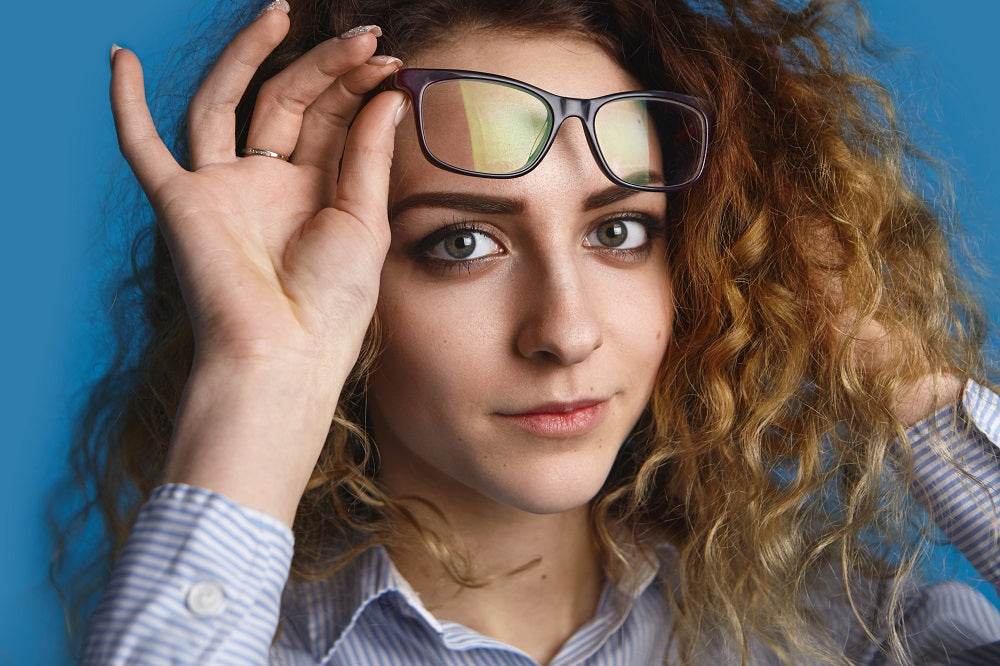 Gafas con filtro para la luz azul: ¿son realmente útiles o es solo una  moda?