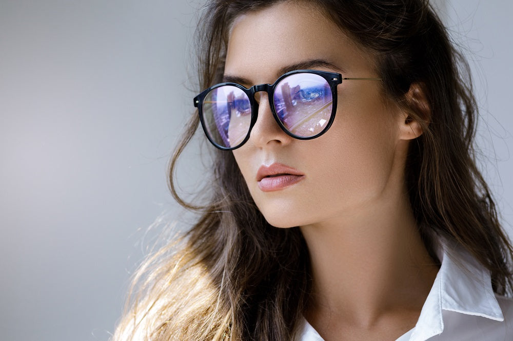 Gafas para la luz azul de pantallas, no protegen de daños oculares
